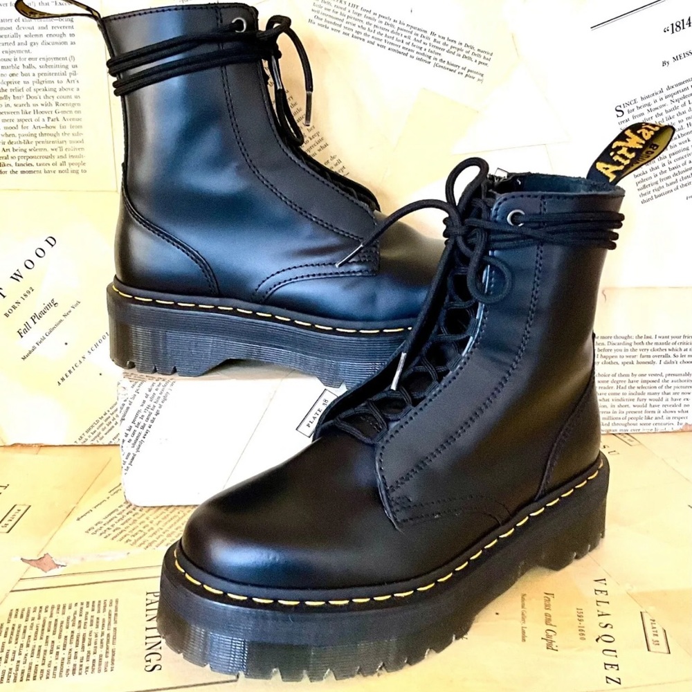Urban Outfitters Dr Martens Jarrick Platform Boot Smooth Leather Black - Picture 4 of 9